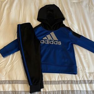 5/$20❤️ Boys adidas sweat suit